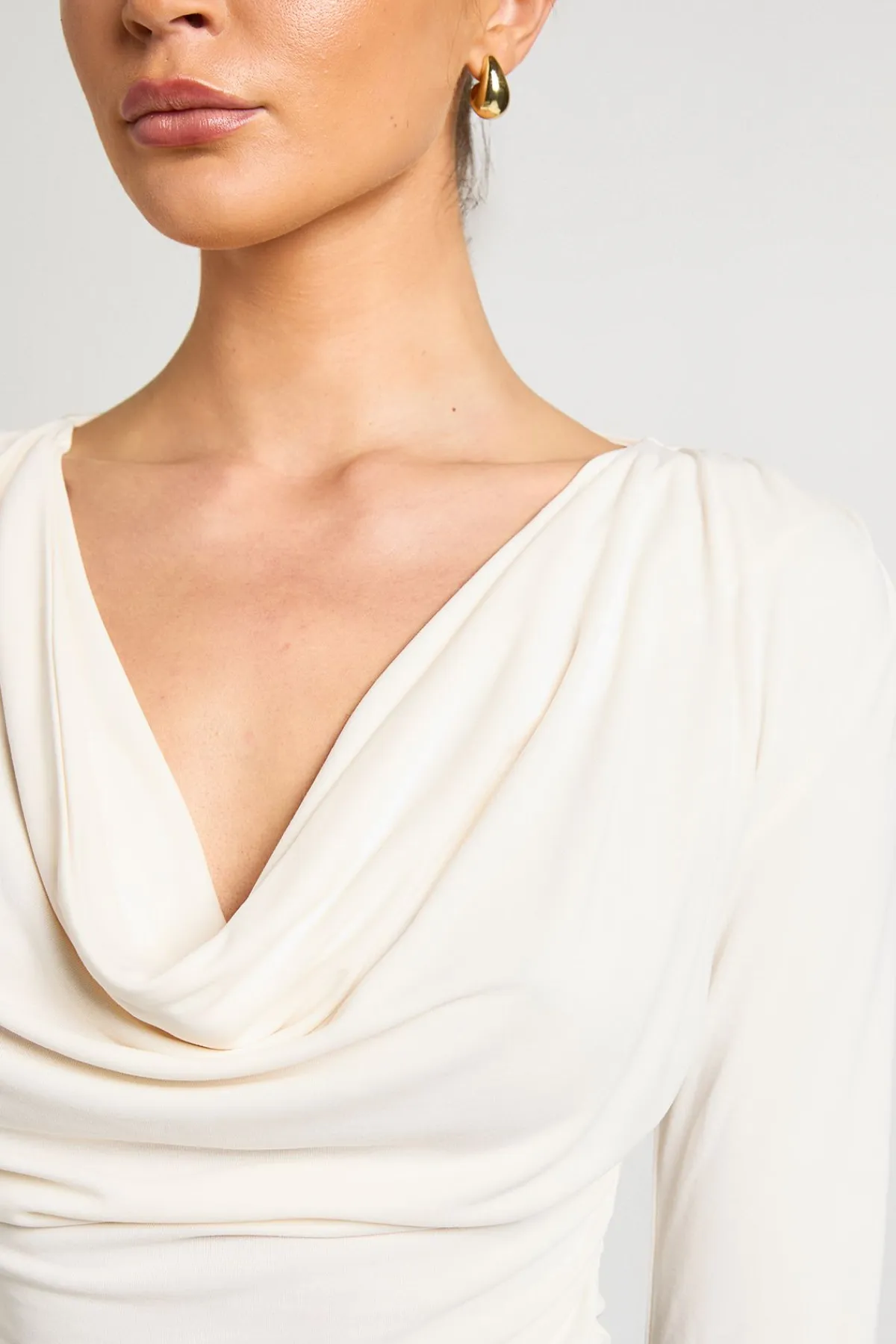 boohoo Top Court À Manches Longues Col Bénitier En Cupro<Femme Tops