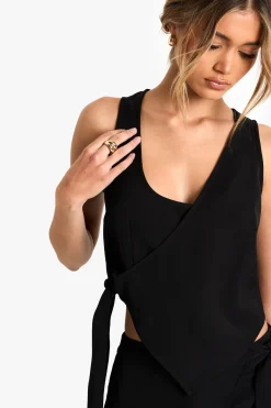 Top drapé à détails personnalisés