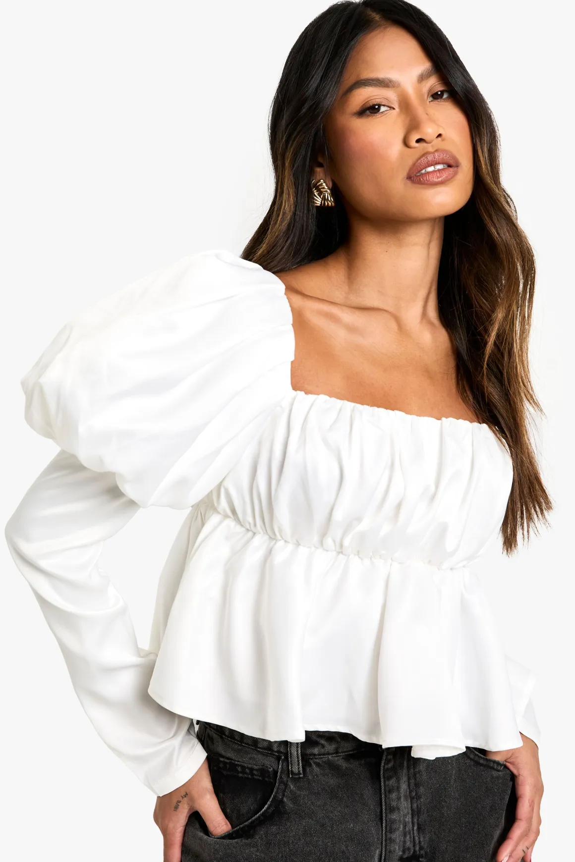 Top en satin à manches bouffantes et poitrine froncée