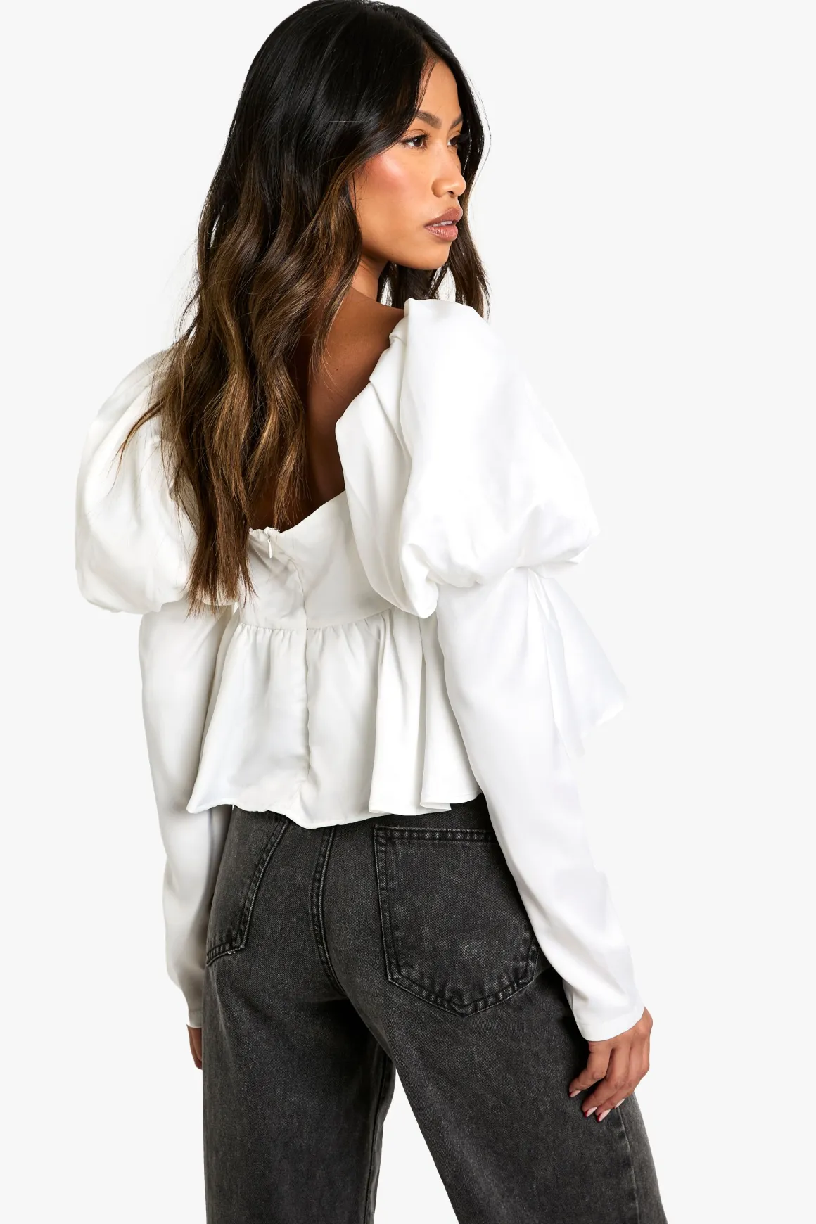 Top en satin à manches bouffantes et poitrine froncée