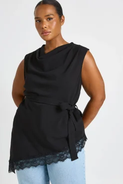 boohoo Top Grande Taille Col Bénitier Asymétrique Avec Taille Nouée Et Ourlet En Dentelle<Femme Satin Et Dentelle|Tops