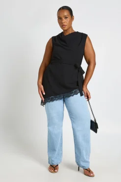 boohoo Top Grande Taille Col Bénitier Asymétrique Avec Taille Nouée Et Ourlet En Dentelle<Femme Satin Et Dentelle|Tops