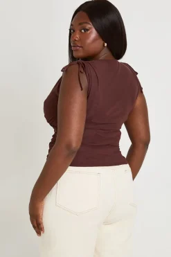 boohoo Top Grande Taille À Décolleté Plongeant En V Avec Détail De Bretelles<Femme Tops