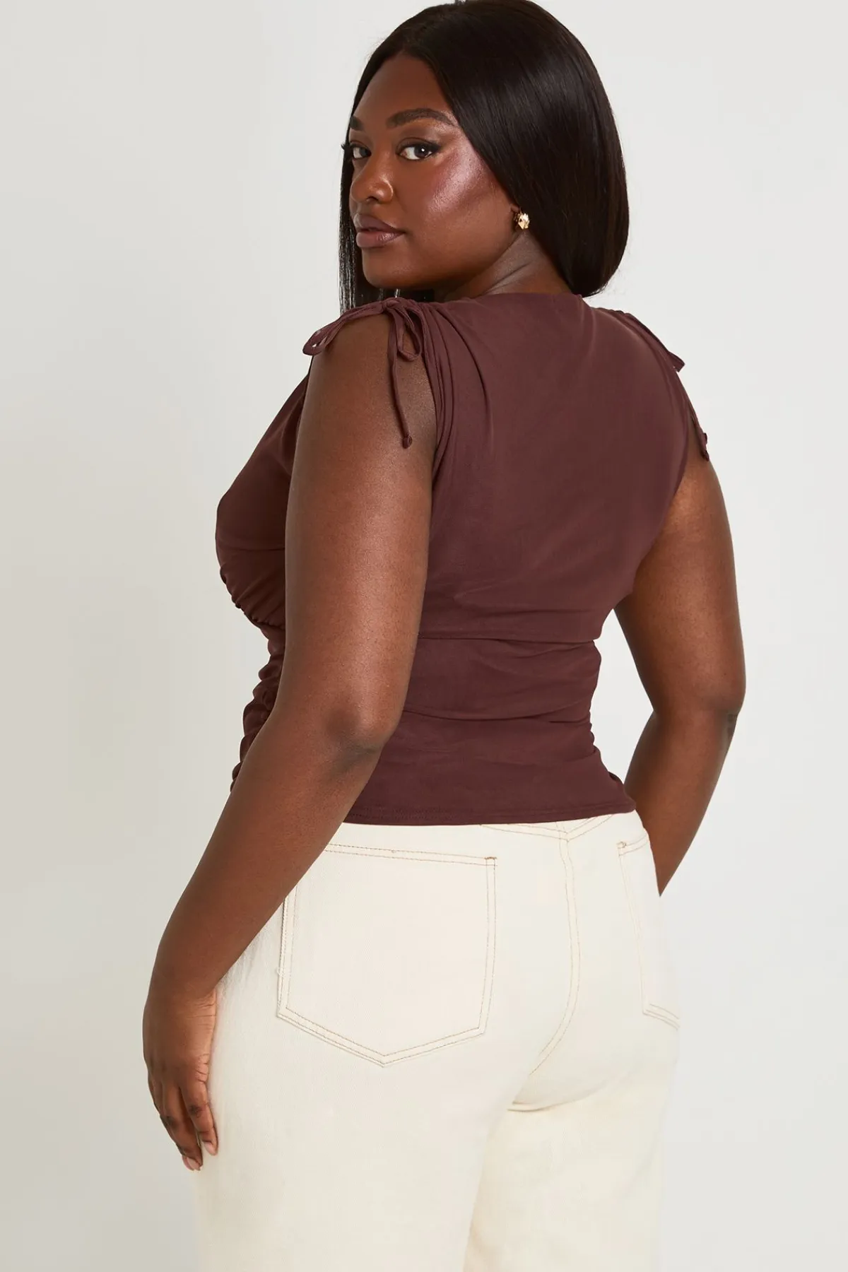 boohoo Top Grande Taille À Décolleté Plongeant En V Avec Détail De Bretelles<Femme Tops