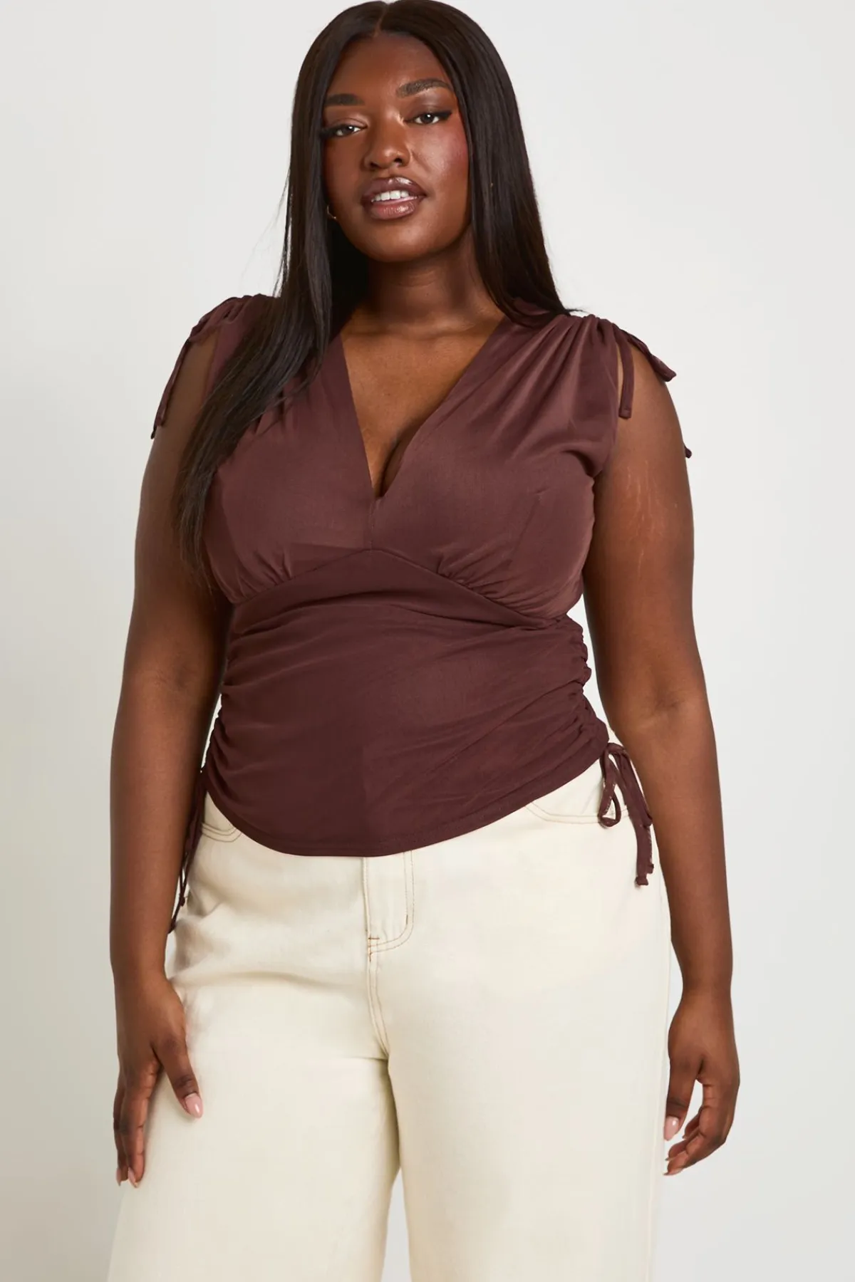 boohoo Top Grande Taille À Décolleté Plongeant En V Avec Détail De Bretelles<Femme Tops