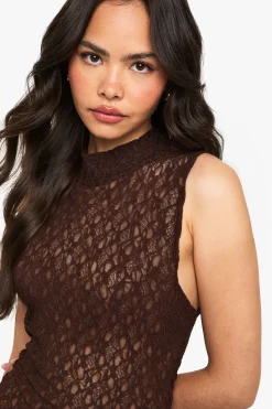 boohoo Top à l'encolure ornée de dentelle, à ourlet asymétrique<Femme Satin Et Dentelle|Tops
