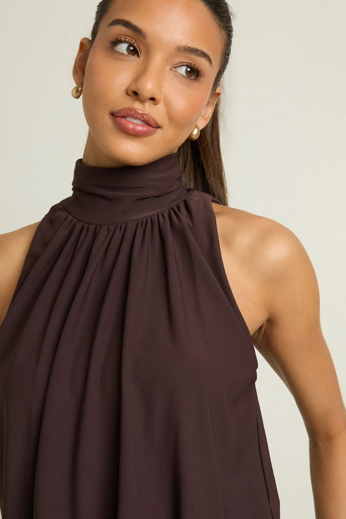 boohoo Top Sans Manches À Col Montant Et Ourlet Bouffant<Femme Looks Chocolat|Tops