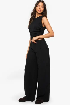 Top sans manches à fronces latérales et pantalon coordonné en tissu froissé