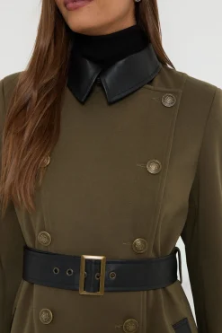 Trench Ceinturé À Double Boutonnage Avec Garnitures SYNTHÉTIQUE Et Boutons Militaires