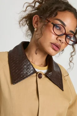 boohoo Trench-coat ceinturé avec col contrasté en synthétique<Femme Manteaux Et Vestes D’Automne|Vestes & Manteaux