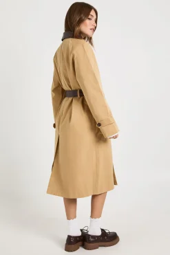 boohoo Trench-coat ceinturé avec col contrasté en synthétique<Femme Manteaux Et Vestes D’Automne|Vestes & Manteaux