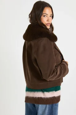 Trench-coat court à l'allure suédée avec col en fourrure