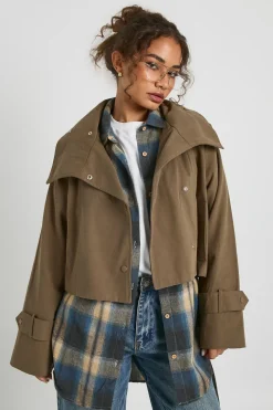 Trench crop asymétrique à ceinture