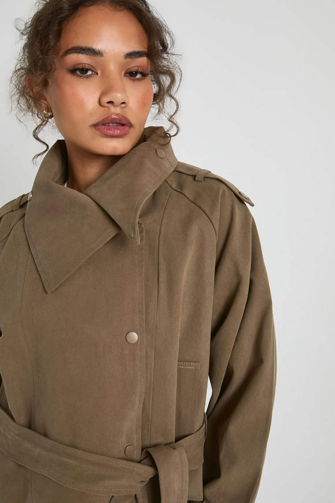 Trench crop asymétrique à ceinture