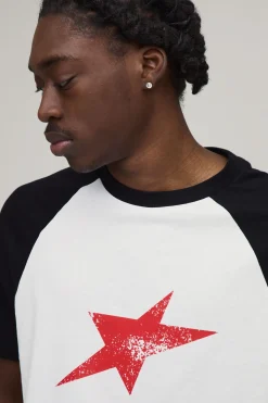 boohooMAN T-shirt Ajusté Boxy Raglan À Imprimé Étoiles<Homme T-Shirts Impriméstendances|T-Shirts