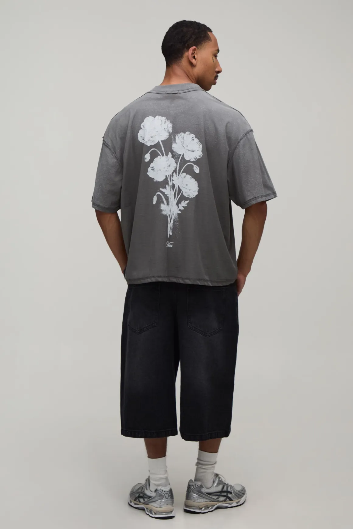 T-shirt Anthracite Oversize Boxy Coutures Apparentes Imprimé Floral Effet Spray Délavé