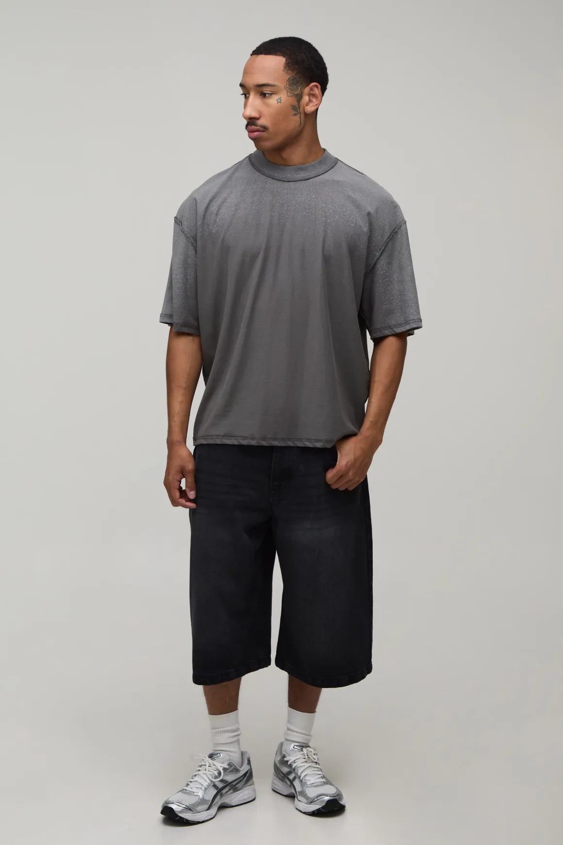 T-shirt Anthracite Oversize Boxy Coutures Apparentes Imprimé Floral Effet Spray Délavé