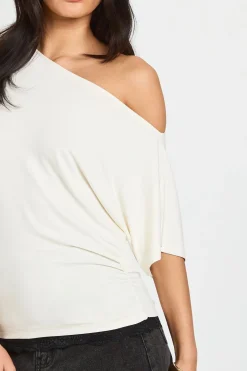 T-shirt Asymétrique Épaules Dénudées Avec Bordure En Dentelle