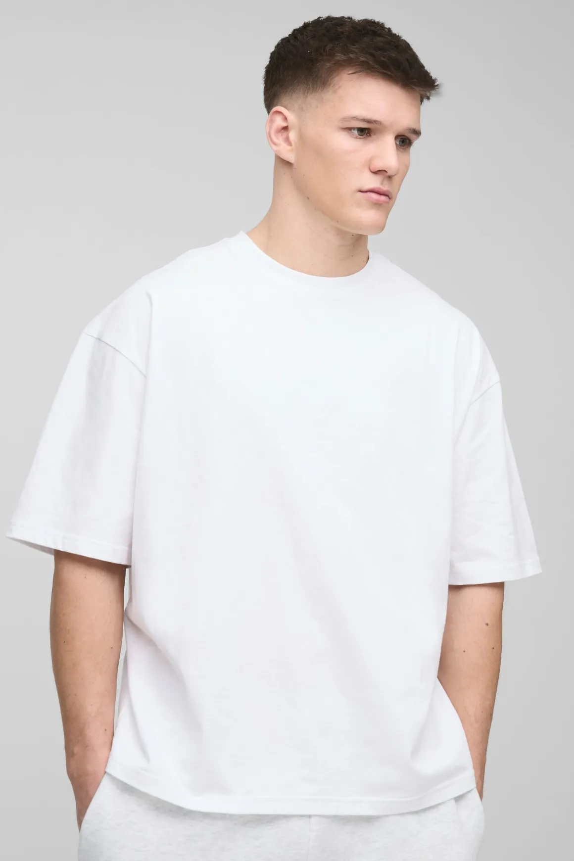 T-shirt basique allongé, surdimensionné, à la coupe carrée