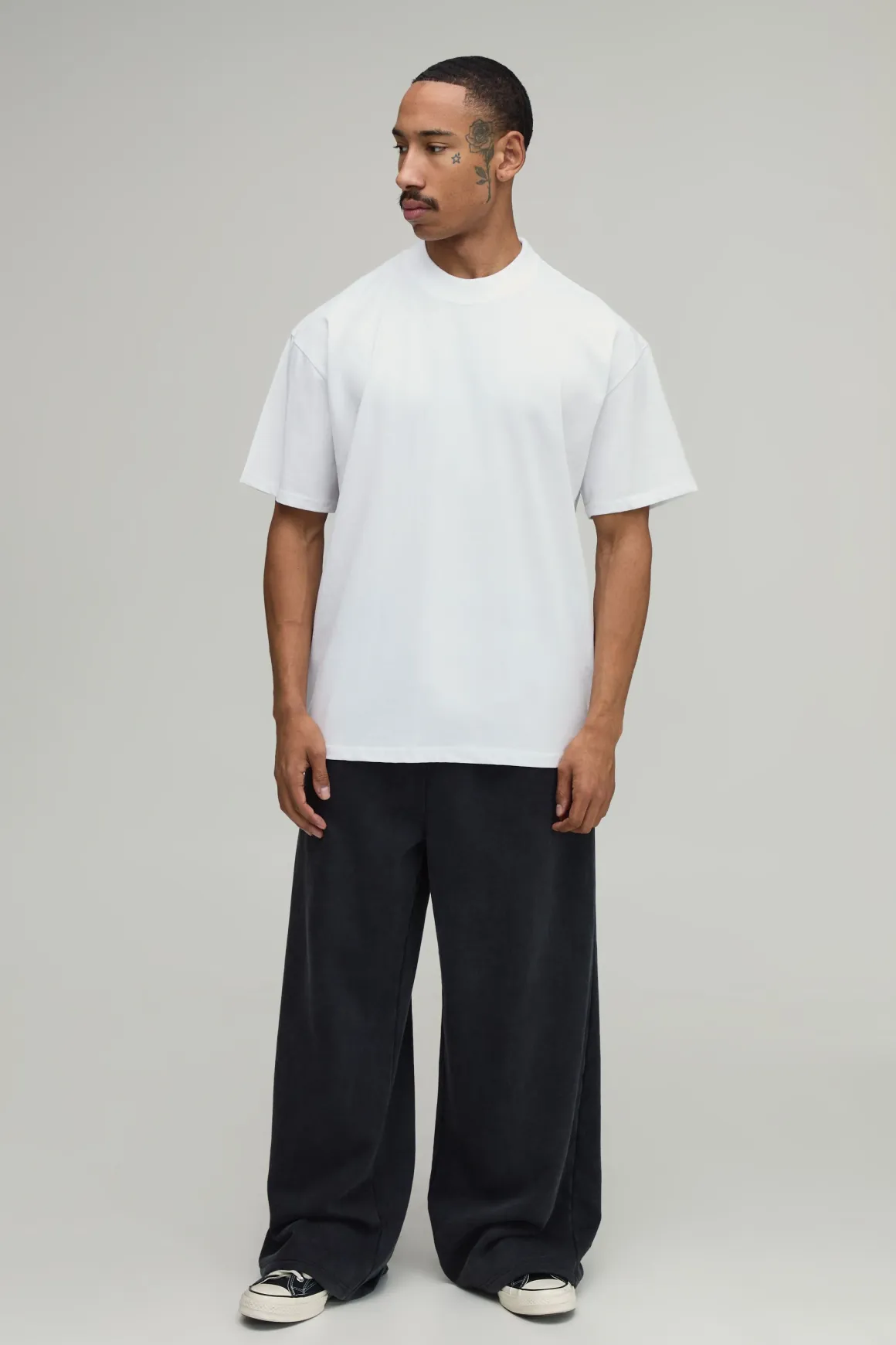 T-shirt Blanc Oversize À Imprimé Floral Esquissé