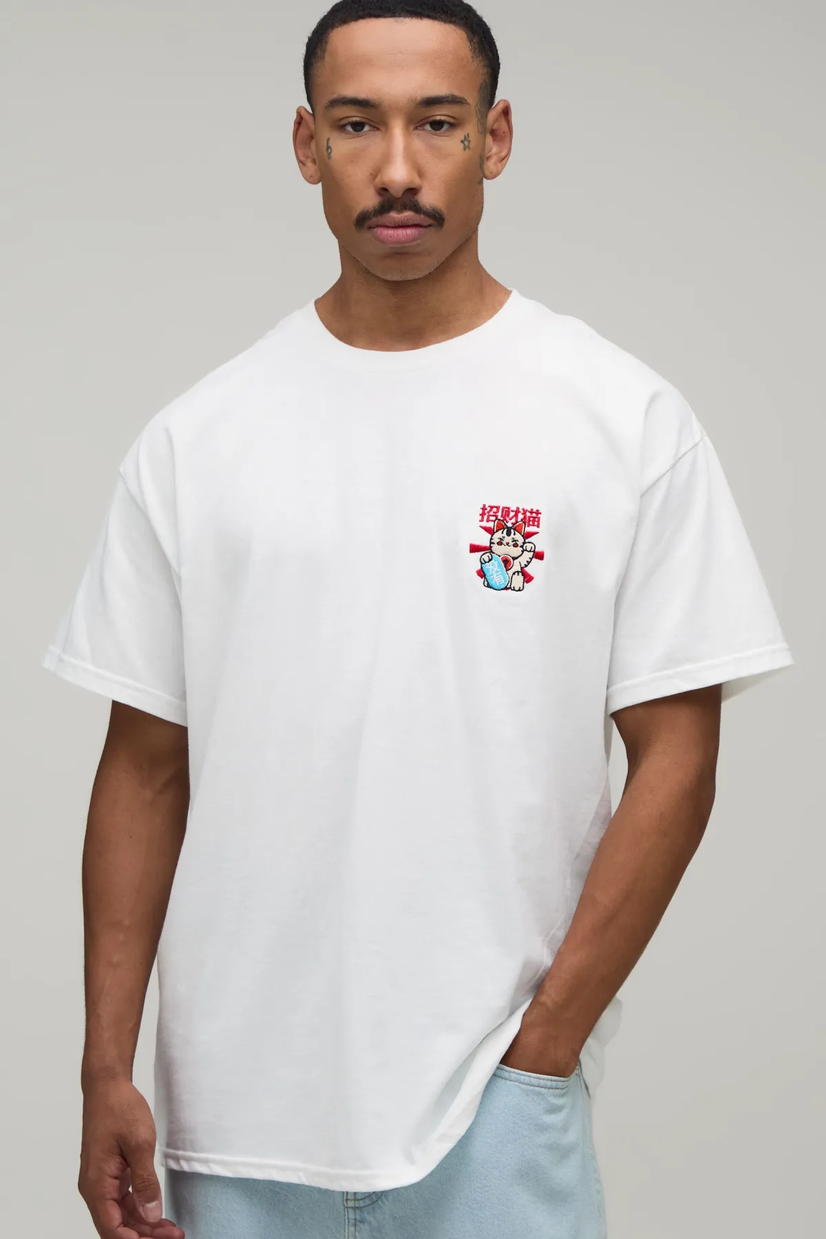 boohooMAN T-shirt Brodé Chat Porte-bonheur Coupe Oversize<Homme T-Shirts