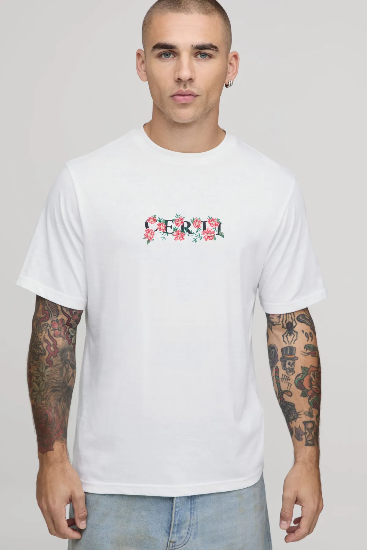 boohooMAN T-shirt Coupe Régulière À Broderie Florale Sur La Poitrine<Homme T-Shirts Impriméstendances|T-Shirts