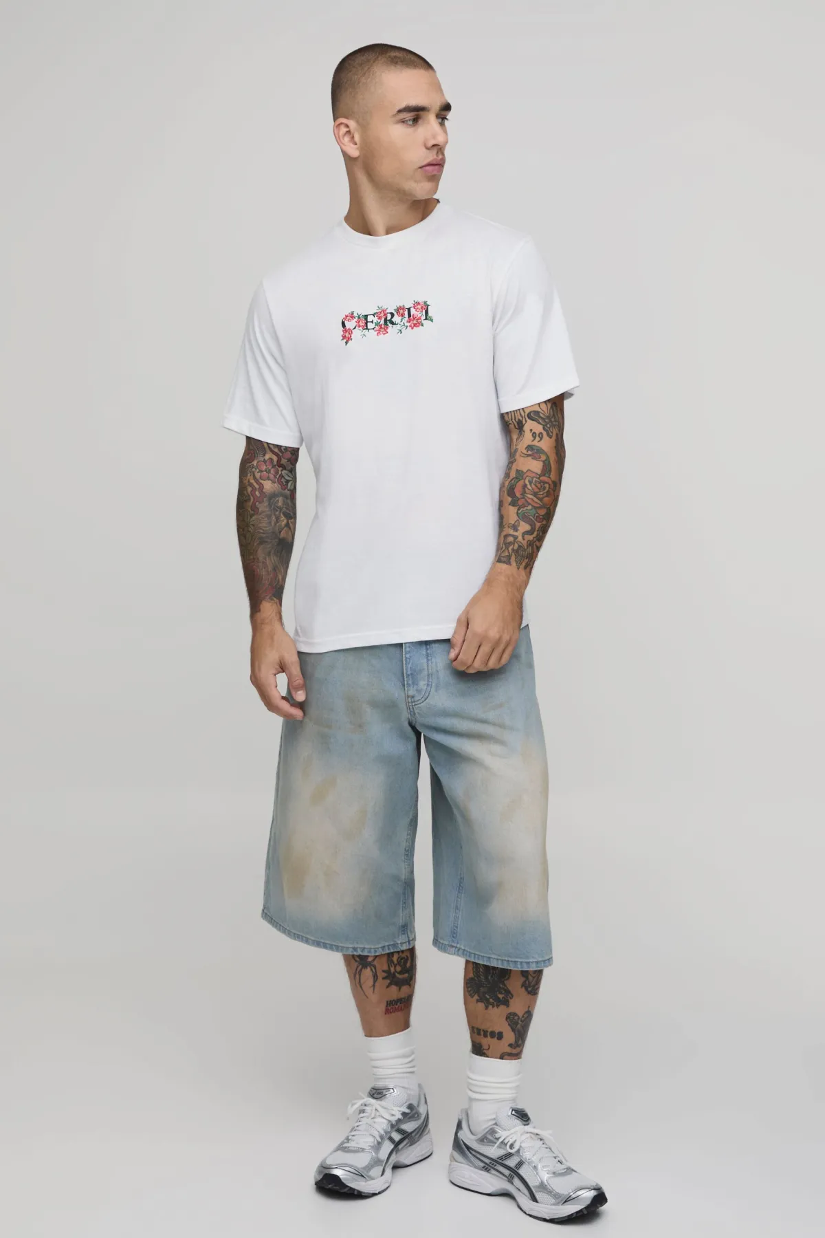 boohooMAN T-shirt Coupe Régulière À Broderie Florale Sur La Poitrine<Homme T-Shirts Impriméstendances|T-Shirts