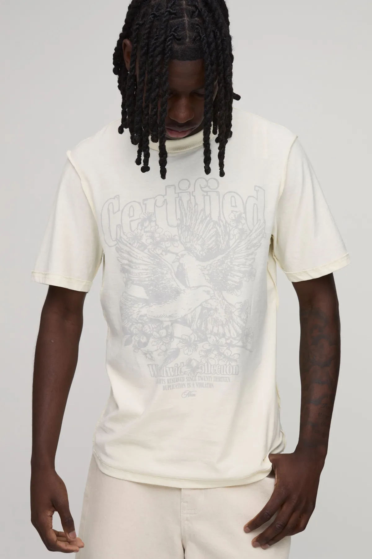 boohooMAN T-shirt Écru Coupe Regular À Coutures Apparentes Imprimé Colombe<Homme T-Shirts Impriméstendances|T-Shirts