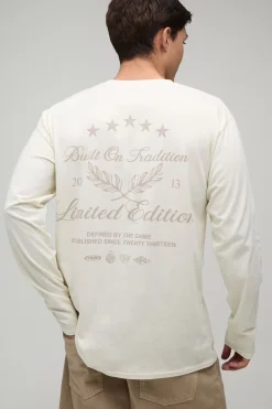 boohooMAN T-shirt Écru À Manches Longues Coupe Regular Avec Imprimé Tonal Built On Tradition<Homme T-Shirts Impriméstendances|T-Shirts