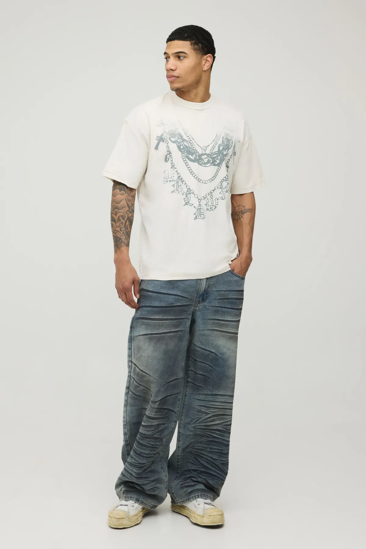 boohooMAN T-shirt Écru Oversize À Coutures Apparentes Et Motif Chaîne Graphique<Homme T-Shirts Impriméstendances|T-Shirts