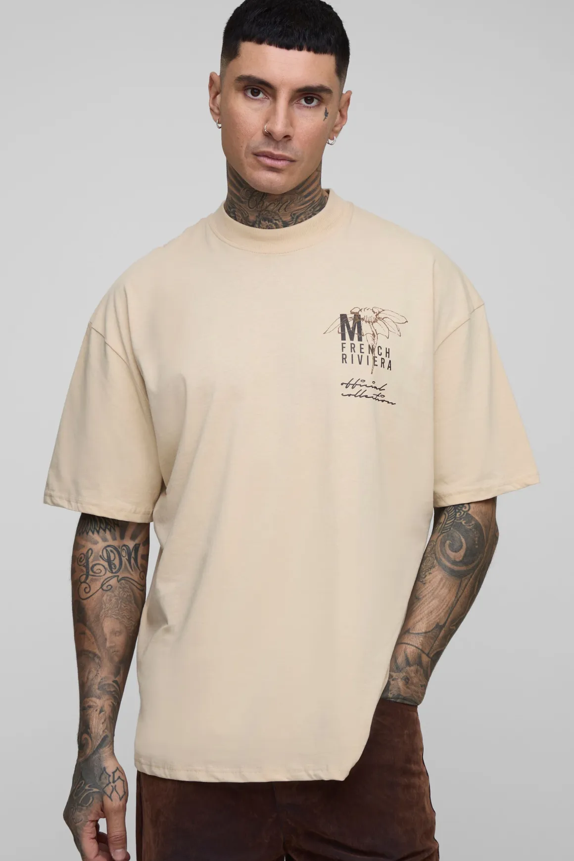 T-shirt floral imprimé Monaco à col allongé et surdimensionné