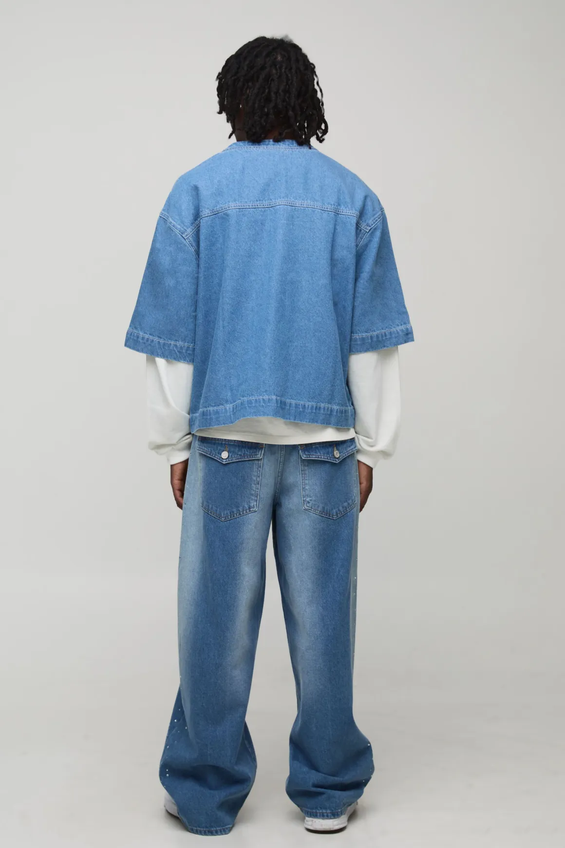 T-shirt football en denim à fausse superposition, surdimensionné et carré