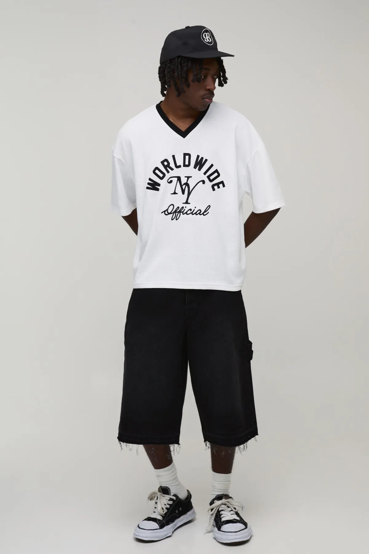 boohooMAN T-shirt Gaufré Ringer Col V Oversize Avec Broderie Worldwide<Homme T-Shirts Impriméstendances|T-Shirts