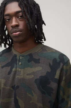 T-shirt Henley Gaufré Camouflage À Manches Longues Coupe Regular