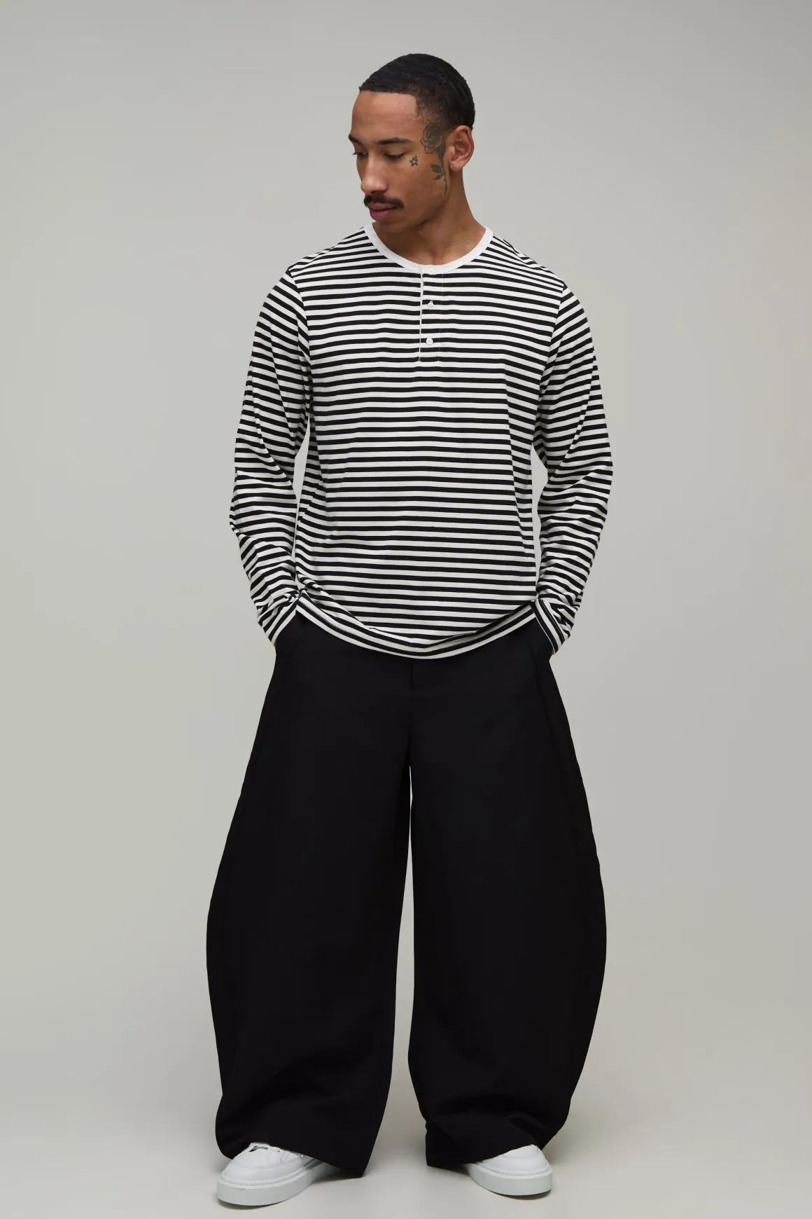 T-shirt Henley À Rayures Manches Longues Coupe Regular