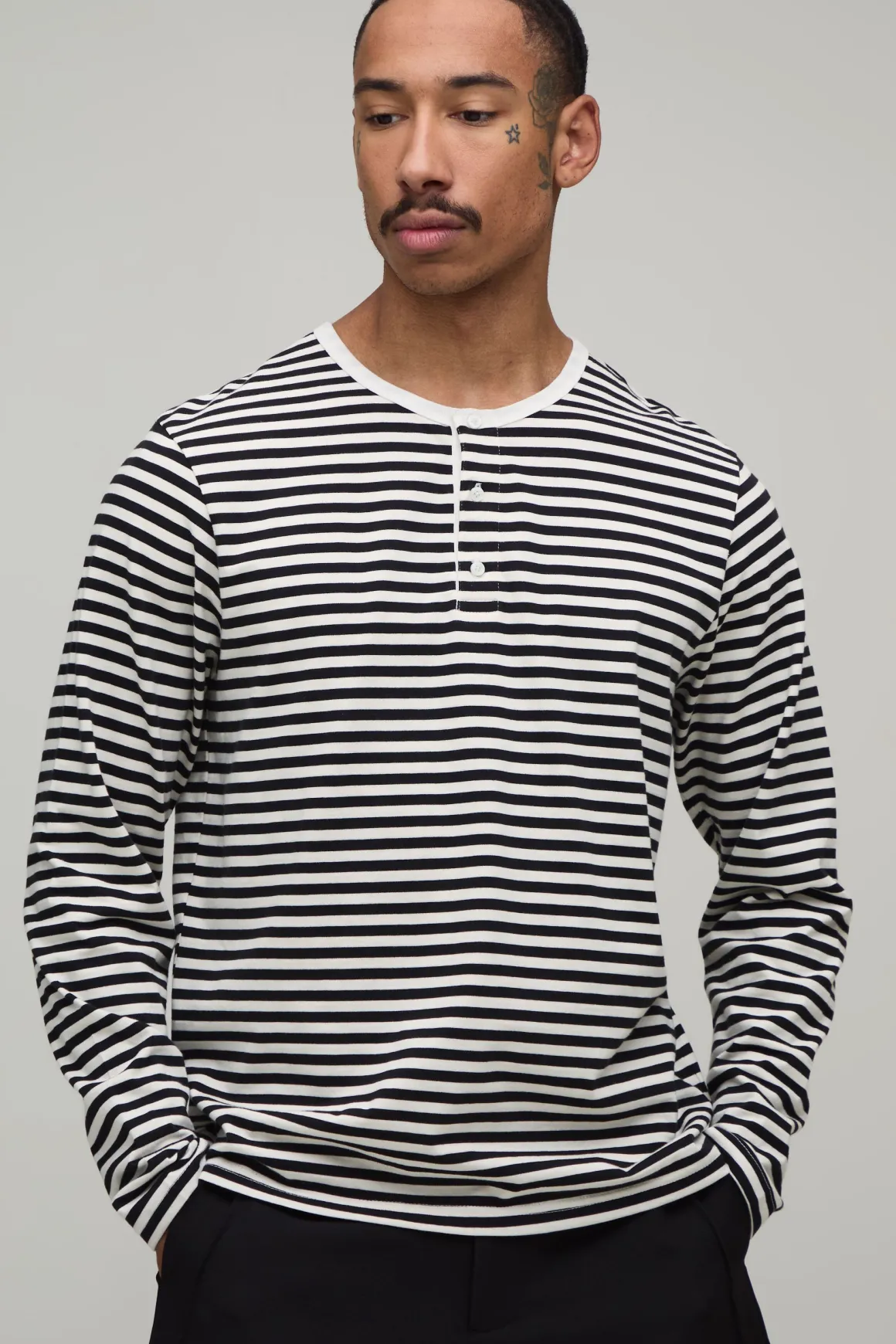 T-shirt Henley À Rayures Manches Longues Coupe Regular