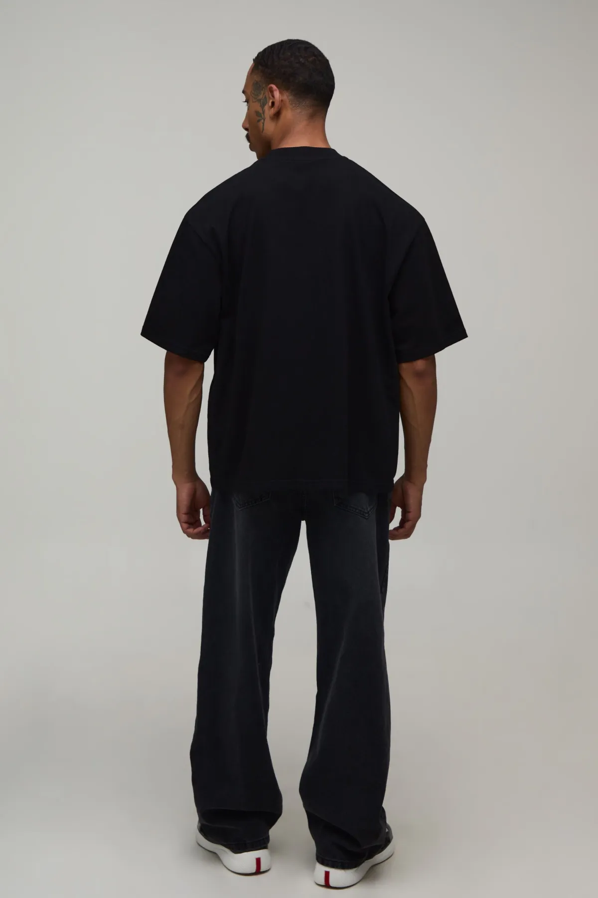 boohooMAN T-shirt Homme Oversize Poids Lourd Avec Appliqué Col Étendu Et Poche Poitrine<Homme T-Shirts