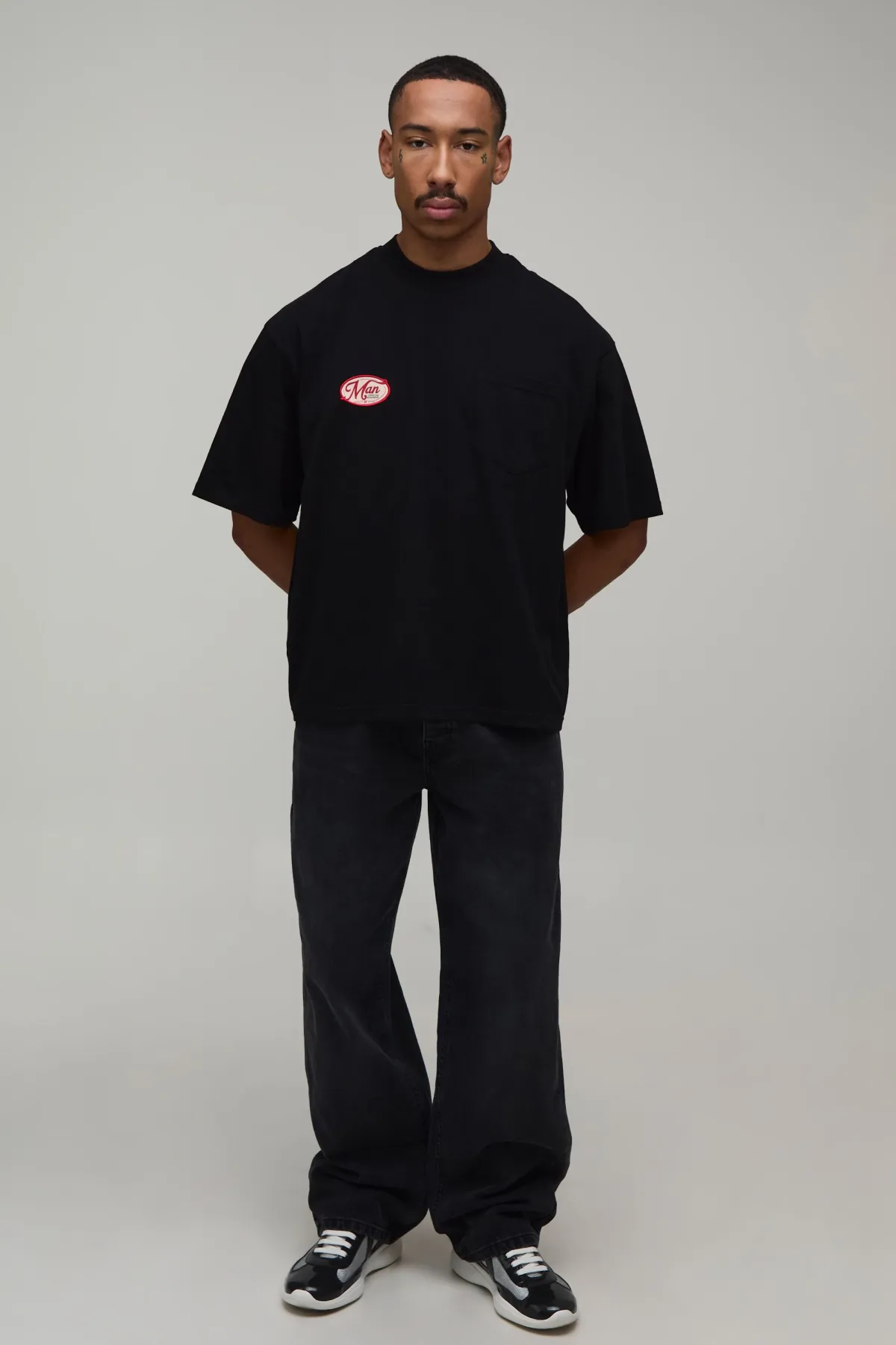 boohooMAN T-shirt Homme Oversize Poids Lourd Avec Appliqué Col Étendu Et Poche Poitrine<Homme T-Shirts