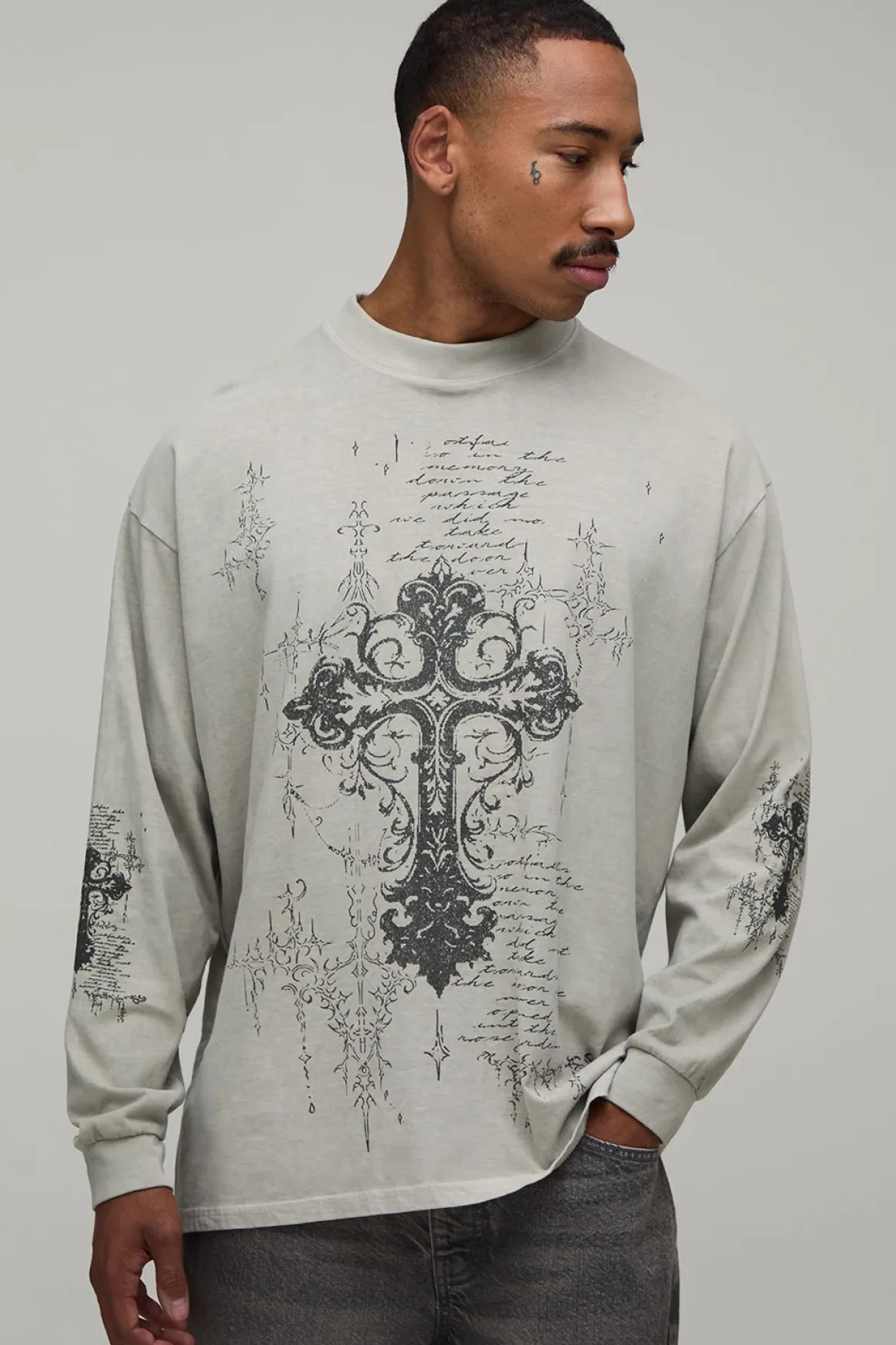 T-shirt À Manches Longues Oversize Avec Imprimé Croix Gothique Effet Délavé Stone