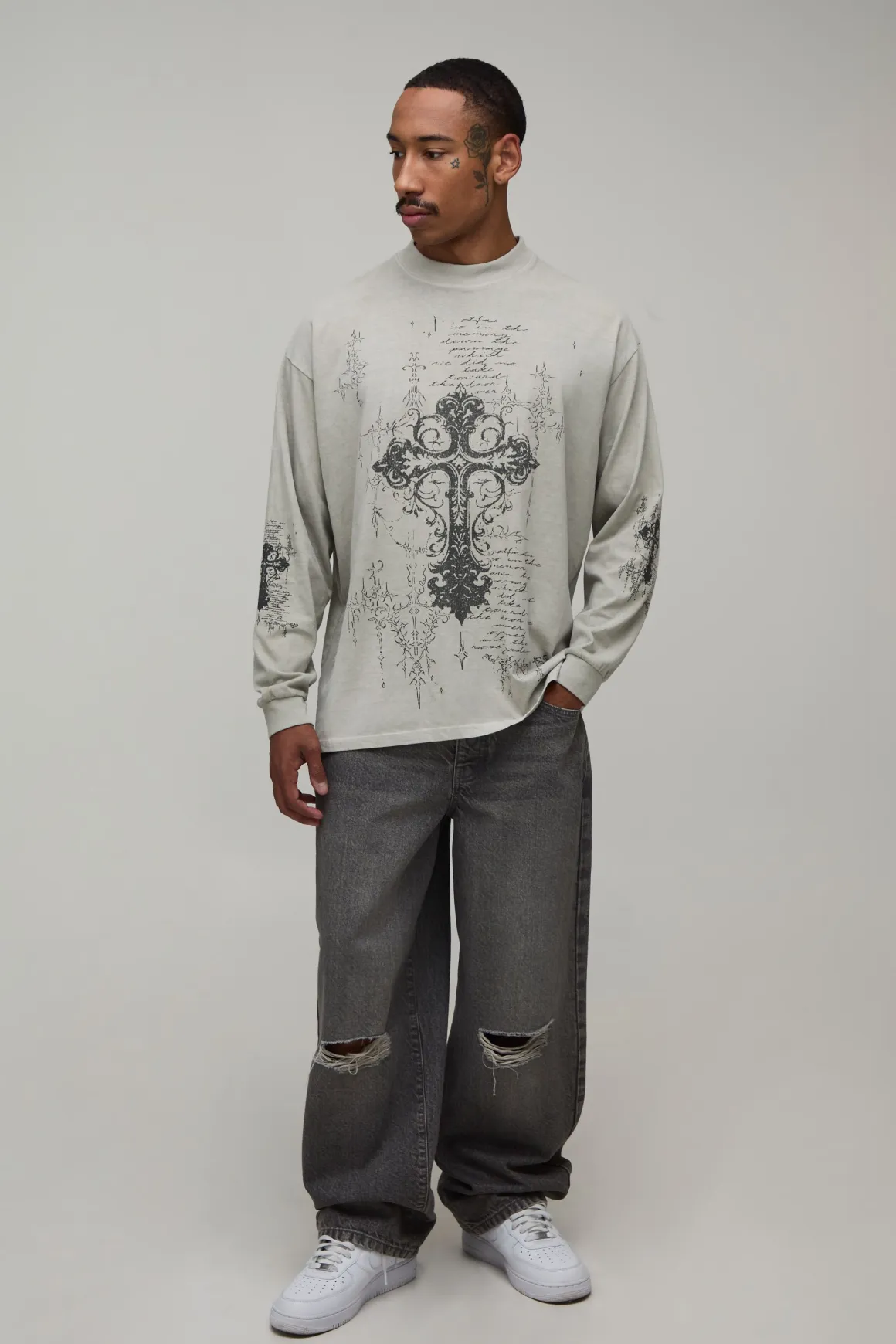 T-shirt À Manches Longues Oversize Avec Imprimé Croix Gothique Effet Délavé Stone