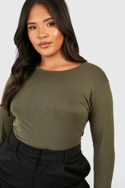 T-shirt à manches longues Plus Basic à encolure échancrée