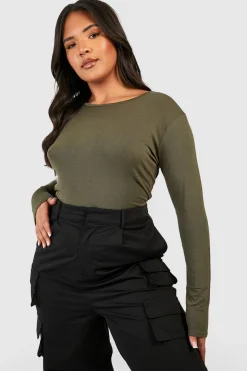 T-shirt à manches longues Plus Basic à encolure échancrée