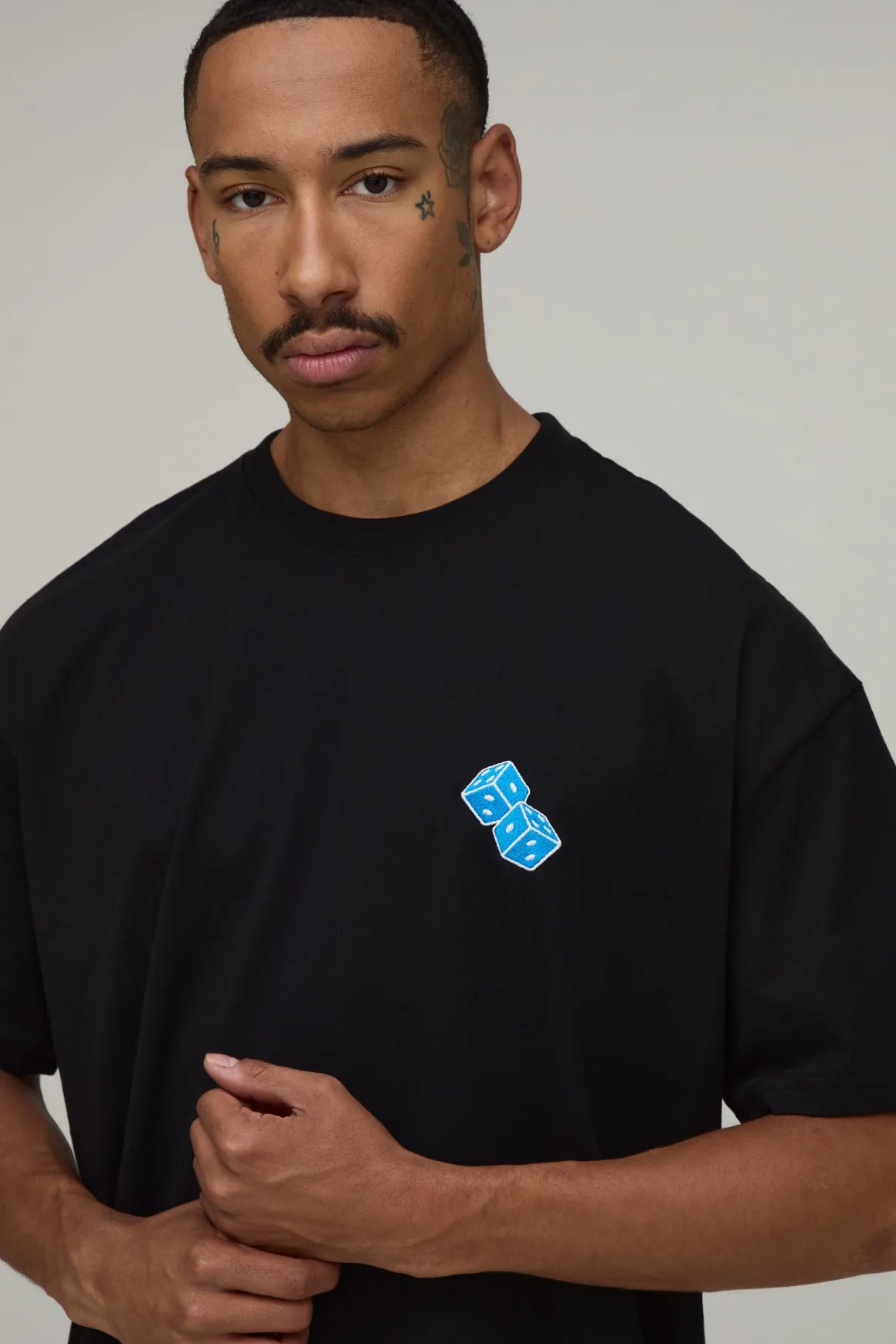 T-shirt noir oversize brodé Blue Dice
