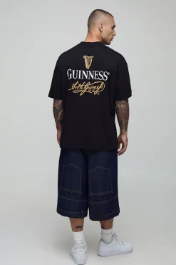 T-shirt noir surdimensionné à col étendu imprimé sous licence Guinness
