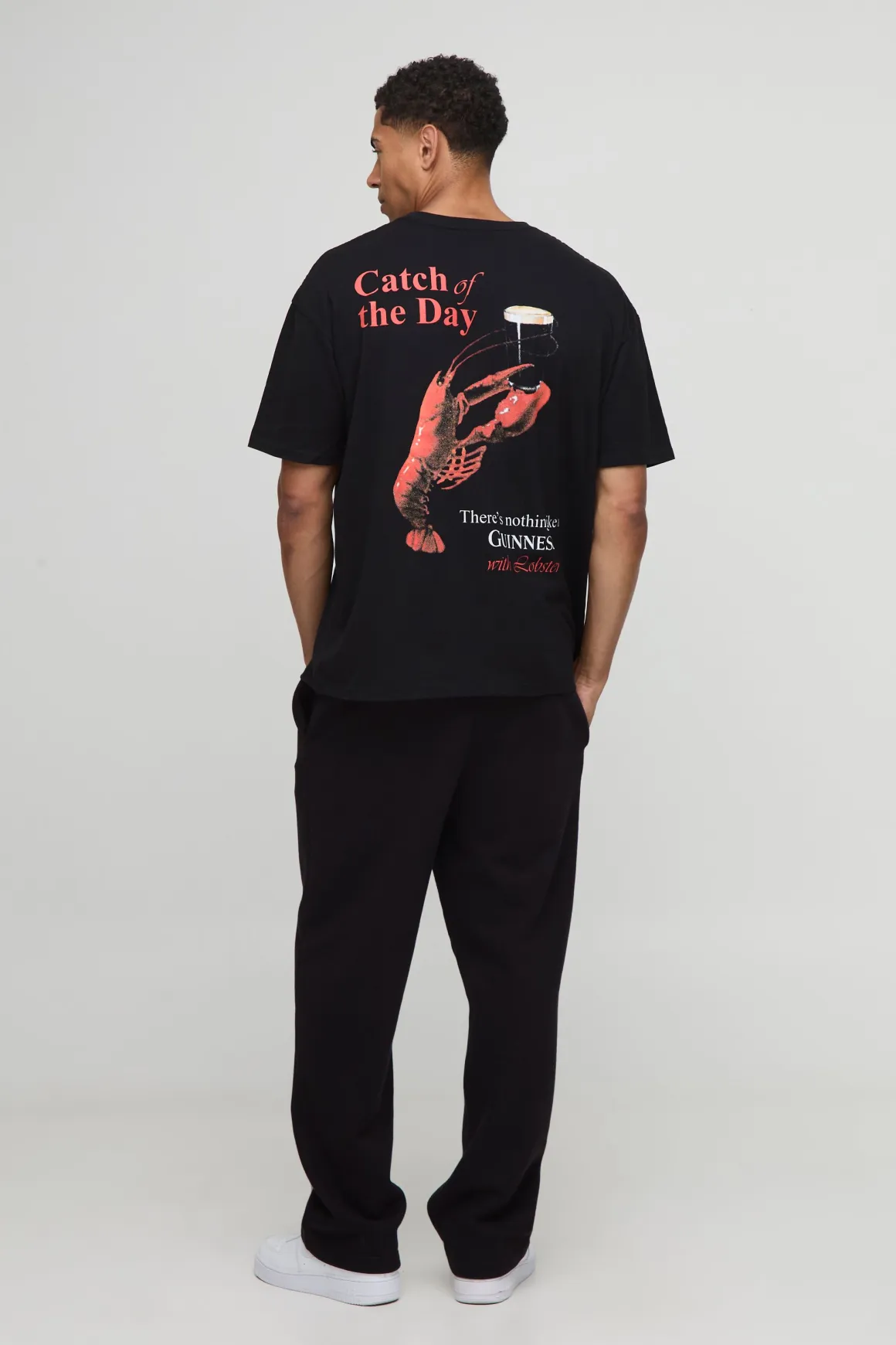 T-shirt noir surdimensionné imprimé avec licence Guinness