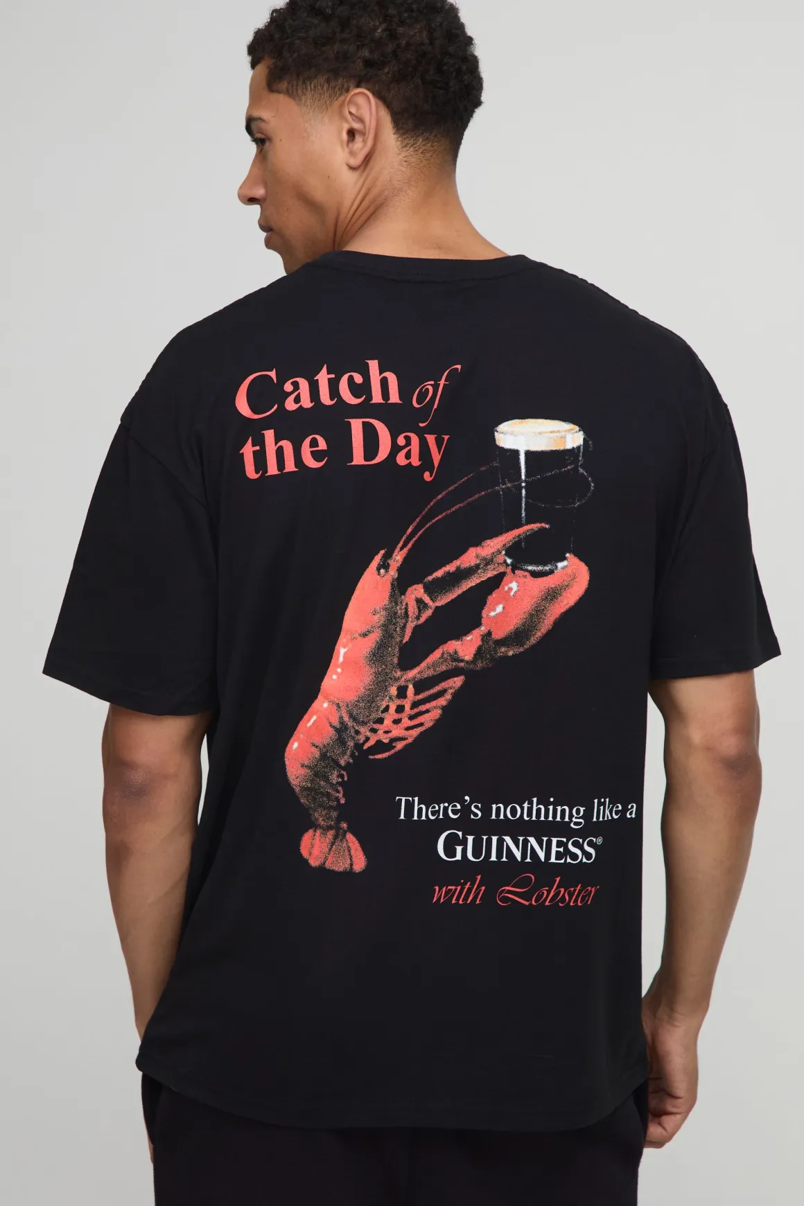 T-shirt noir surdimensionné imprimé avec licence Guinness