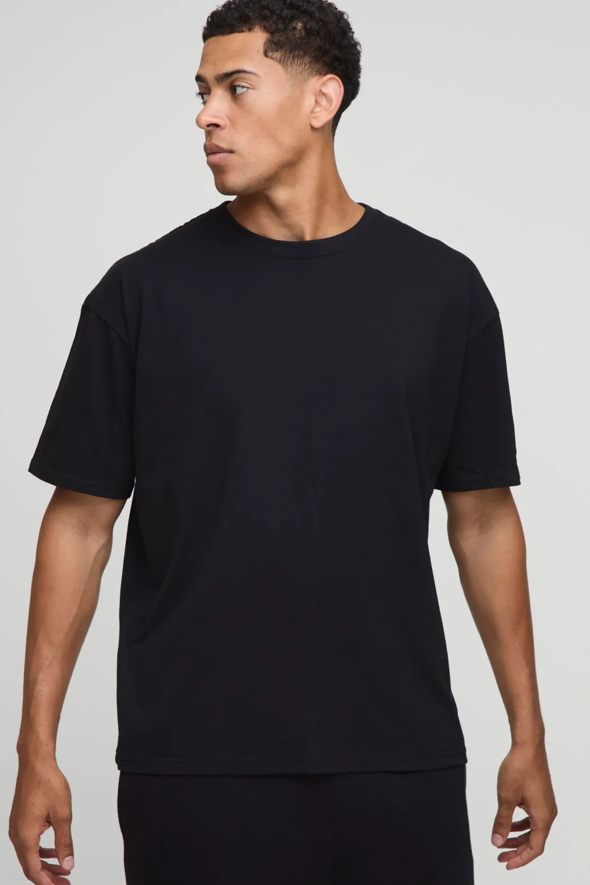 T-shirt noir surdimensionné imprimé avec licence Guinness