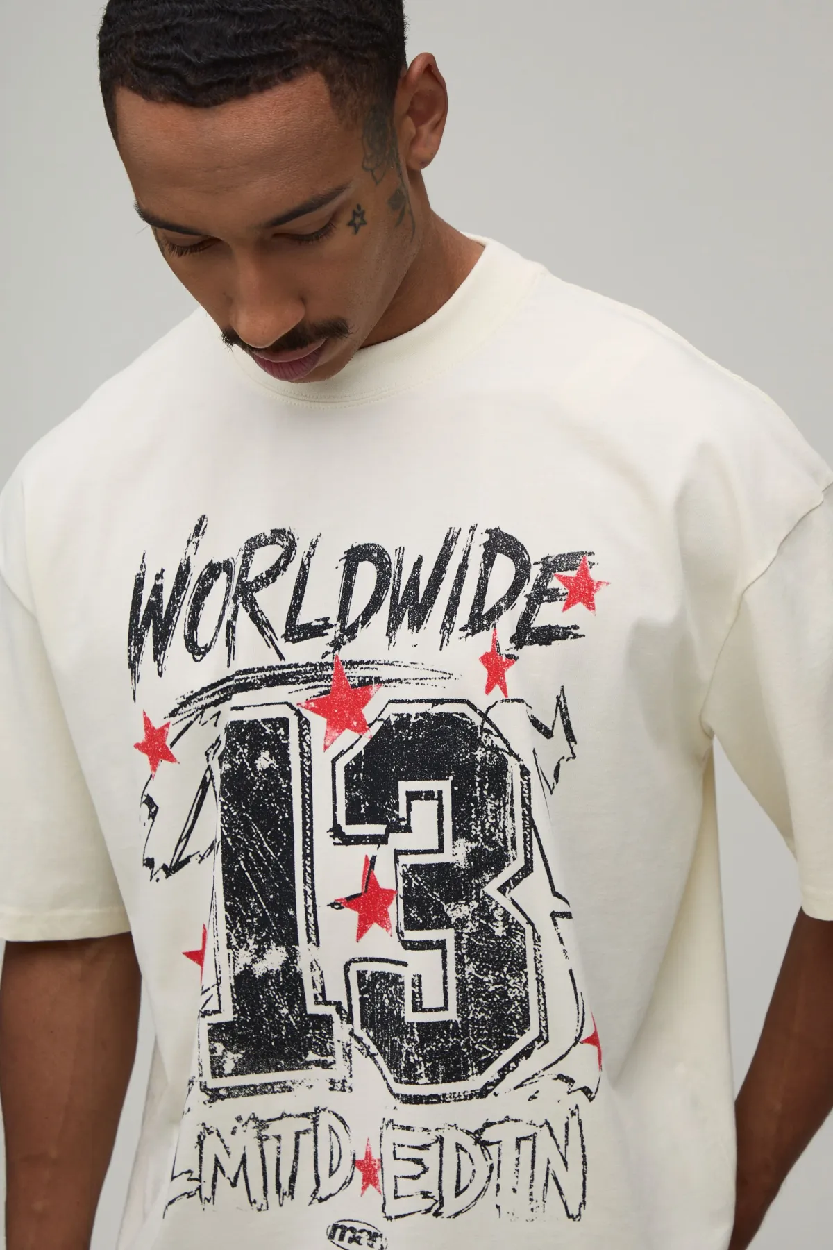 boohooMAN T-shirt Oversize Ample À Imprimé Varsity Worldwide<Homme T-Shirts Impriméstendances|T-Shirts