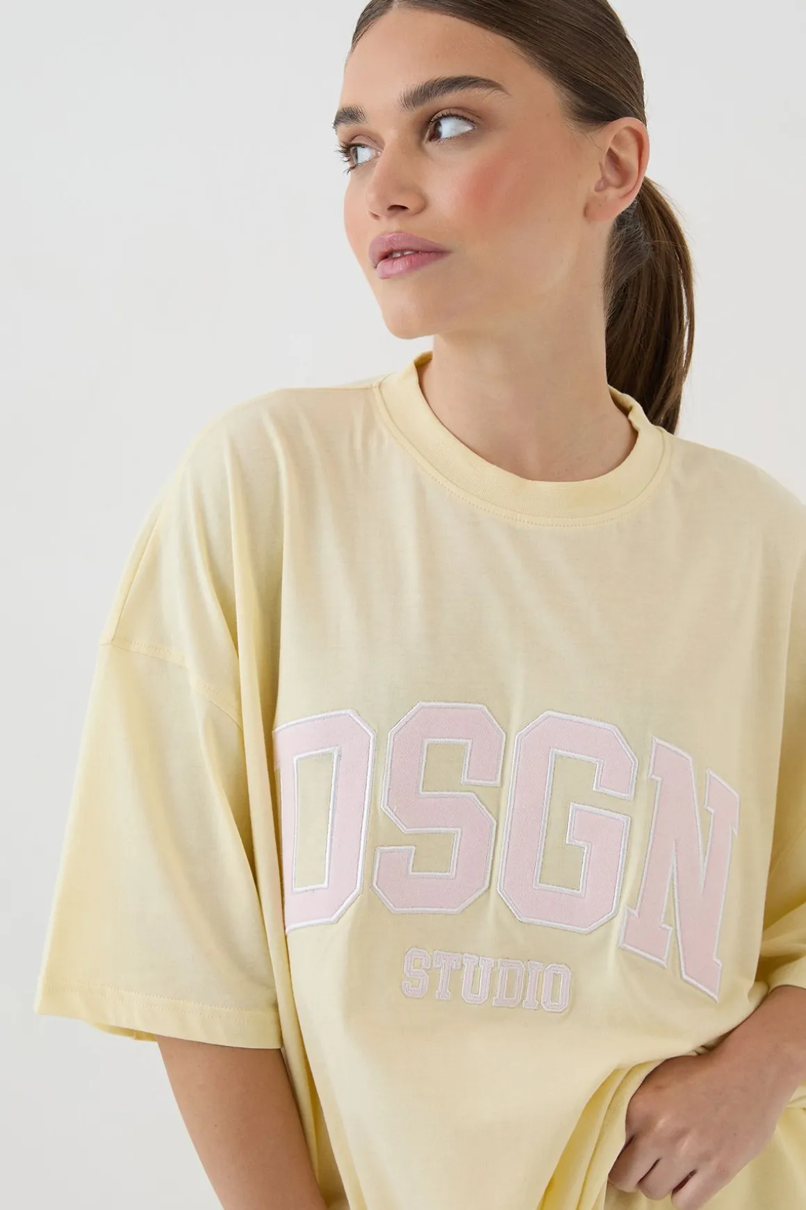T-shirt Oversize À Appliqué Collégial Dsgn Studio