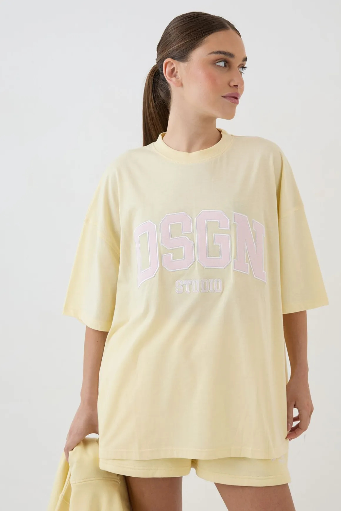 T-shirt Oversize À Appliqué Collégial Dsgn Studio